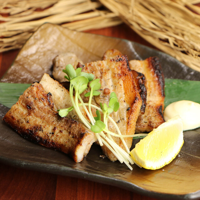 豚バラの藁焼き～わさび醤油を添えて～