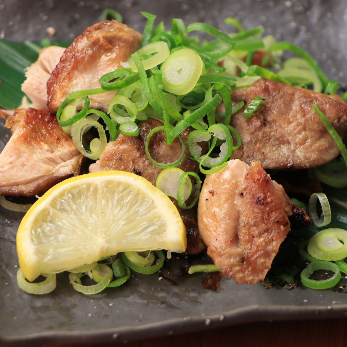 阿波尾鶏もも肉の藁焼き